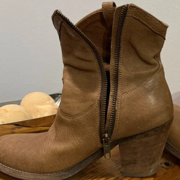 Frye Leather Cowboy Booties 7B | Western Ankle Boots | Distressed | Vintage - Picture 5 of 13